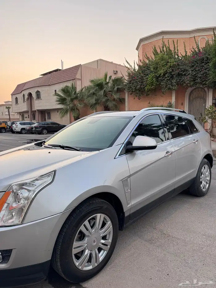 للبيع جيب كاديلاك 2011 SRX 1