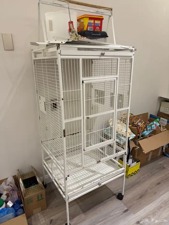 قفص كبير للطيور   نظيف وبحالة جيدة 0