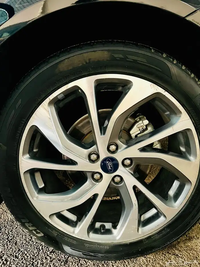 فورد تورس تيتانيوم فل كامل موديل 2023 19