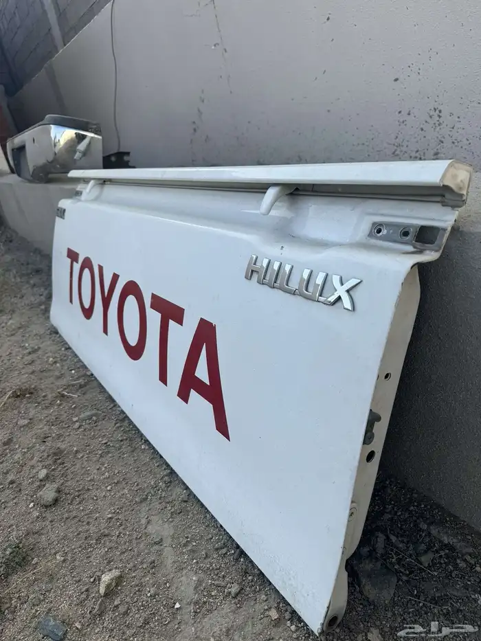 باب صندوق هايلكس اصلي وصدام خلفي مخرم له حساسات 2