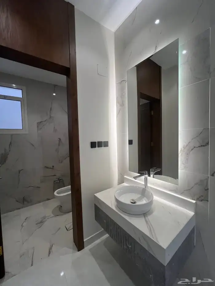 للبيع فيلا راقية دورين و ملحق احد رفيدة حي العزيزية 20