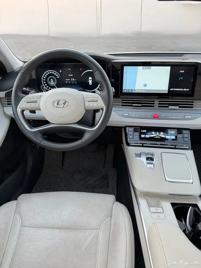 ازيرا 2022 ديجتال من الداخل ابيض بحالة الوكاله للبيع 13