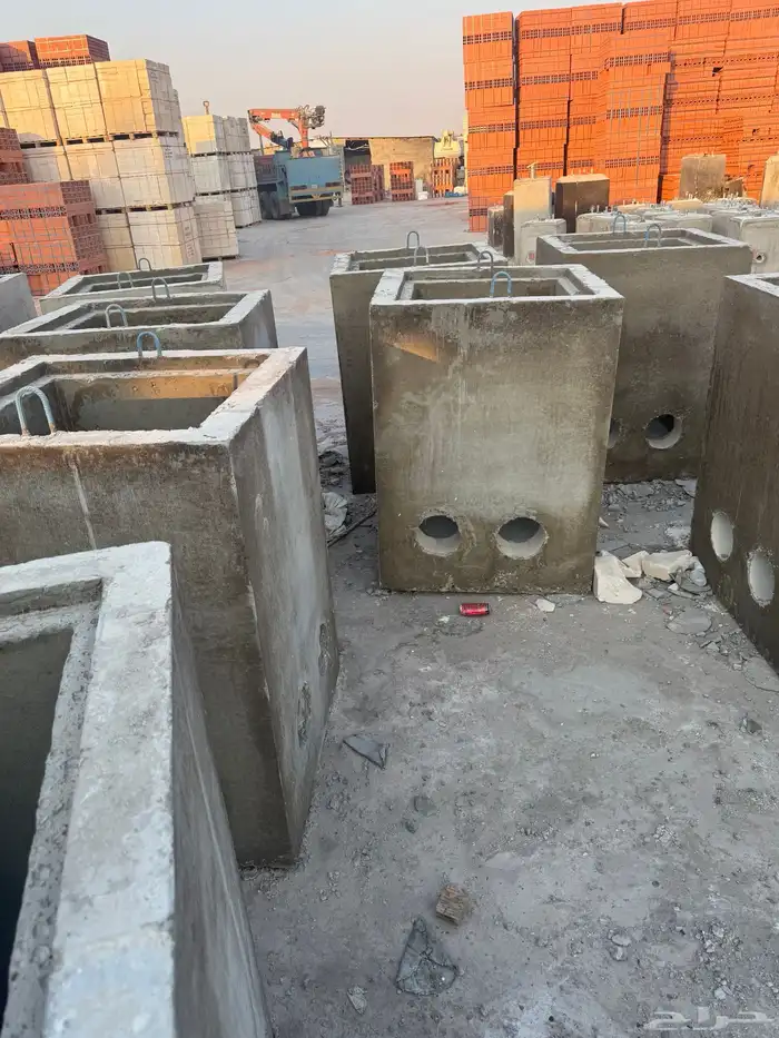 حواجز خرسانية مناهيل 24