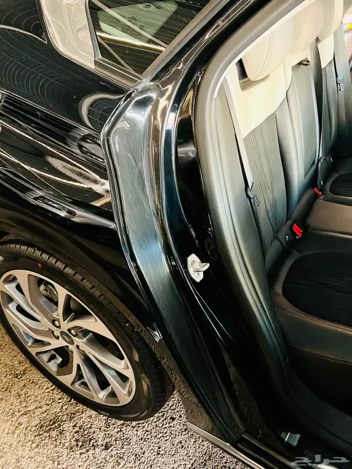 فورد تورس تيتانيوم فل كامل موديل 2023 17