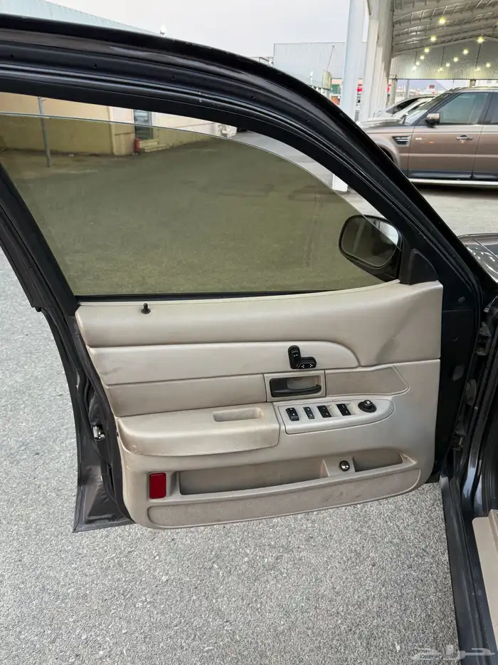 للبيع فورد فكتوريا 2010 شرط 14