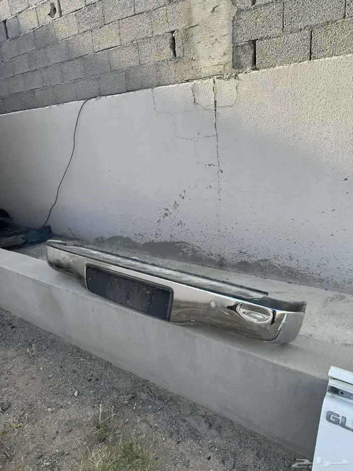 باب صندوق هايلكس اصلي وصدام خلفي مخرم له حساسات 7