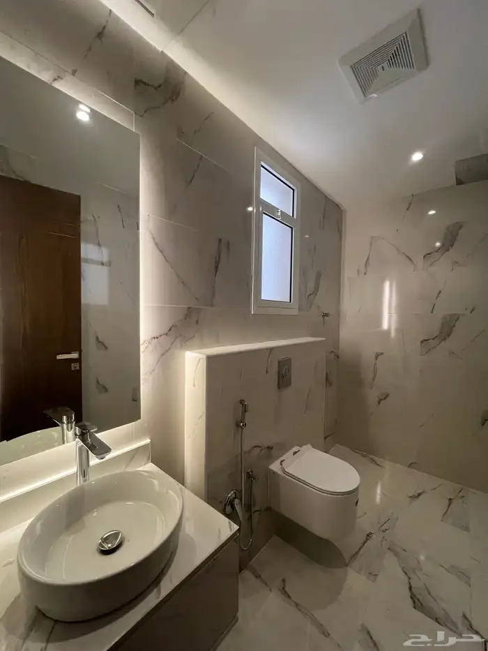 للبيع فيلا راقية دورين و ملحق احد رفيدة حي العزيزية 15