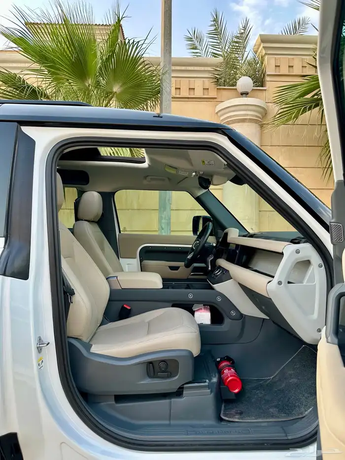 لاند روفر ديفندر 2023 17