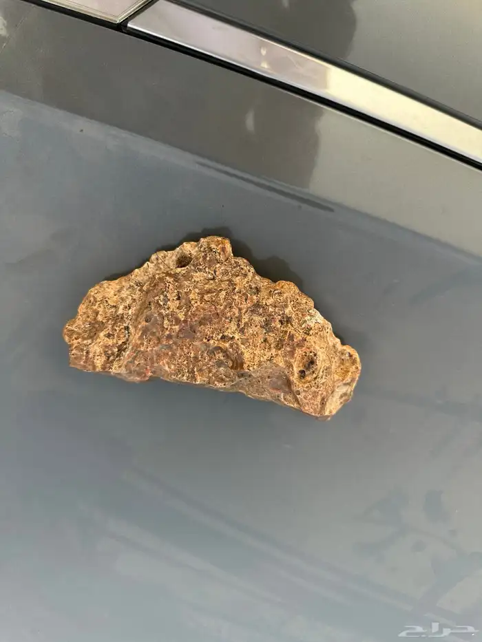 حجر غريب في القوقل طلع نيزك اللي يعرف يتواصل معي 5