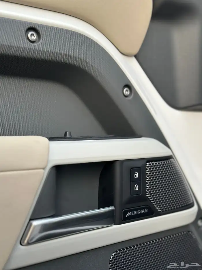 لاند روفر ديفندر 2023 14