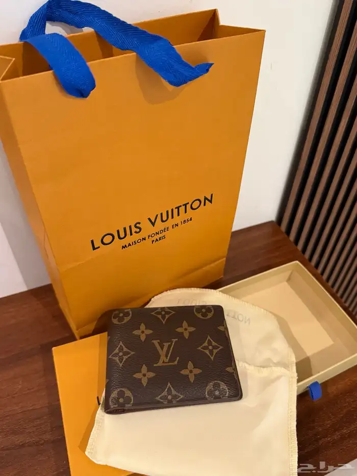 محفظة من لويس فيتون اصليه 8