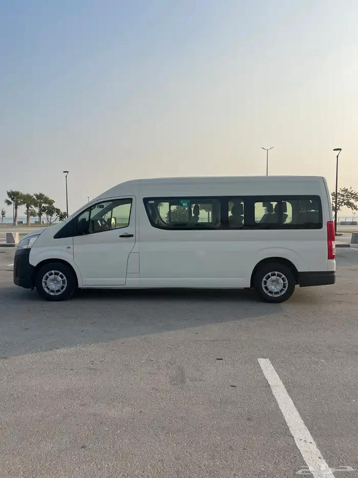 باص تويوتا 2024 ماشي 60 بنزين 1