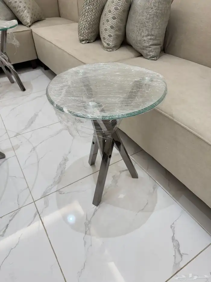 طاولة للبيع نظيفة جدا 400 0