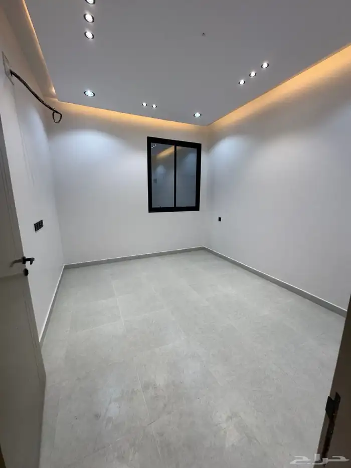 للبيع روف علوي دور ثاني مع ملحق بمشب مدخل مستقل شمال الراقي 19