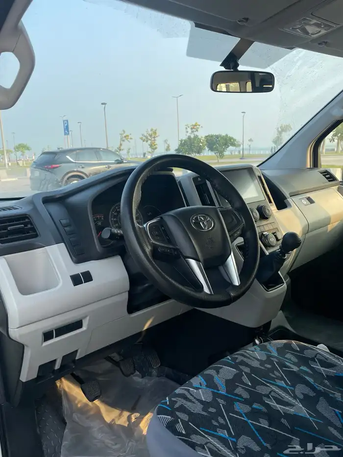 باص تويوتا 2024 ماشي 60 بنزين 12