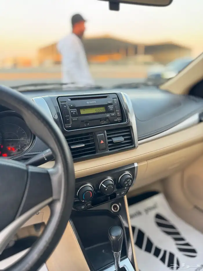 للبيع تويوتا يارس 2015 - ستاندر 11