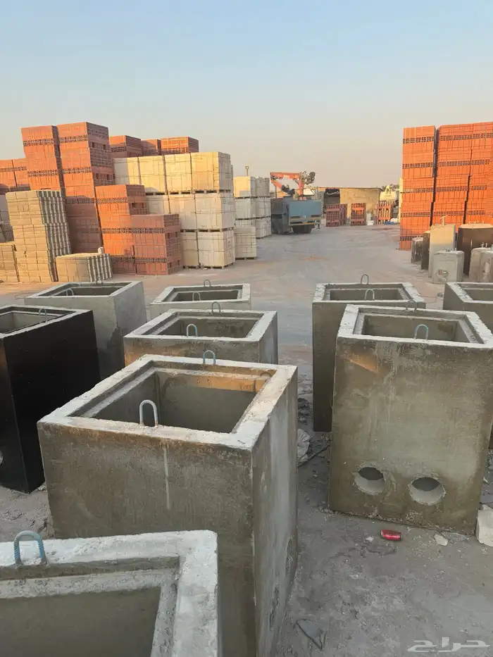 حواجز خرسانية مناهيل 23