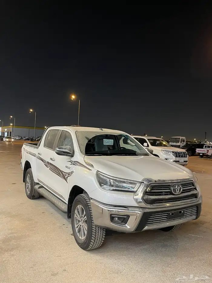 هايلوكس غمارتين S-GLX 4 4 اوتوماتيك بنزين 2025 1