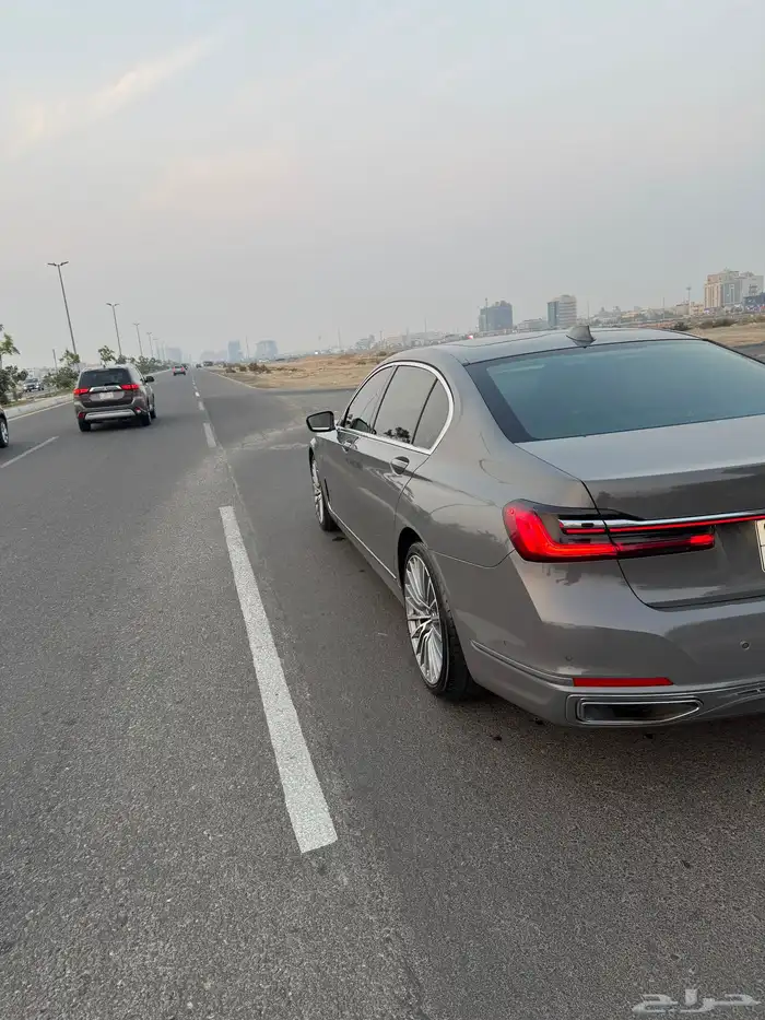 بي ام دبليو 2022 LI730 4