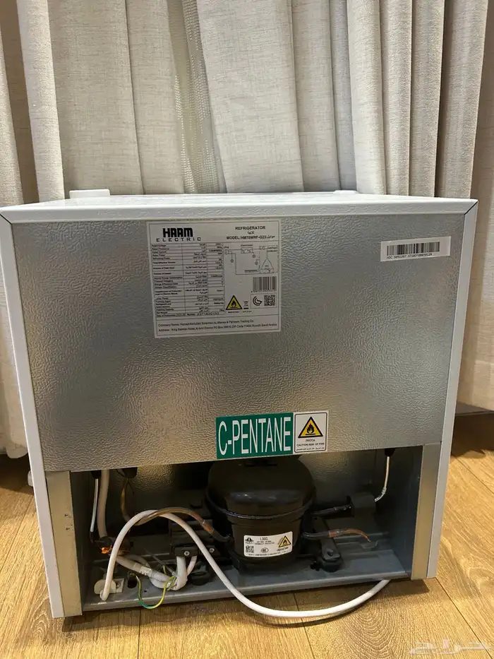 ثلاجه صغيره الحجم استعمال نظيف عمرها سنه 3