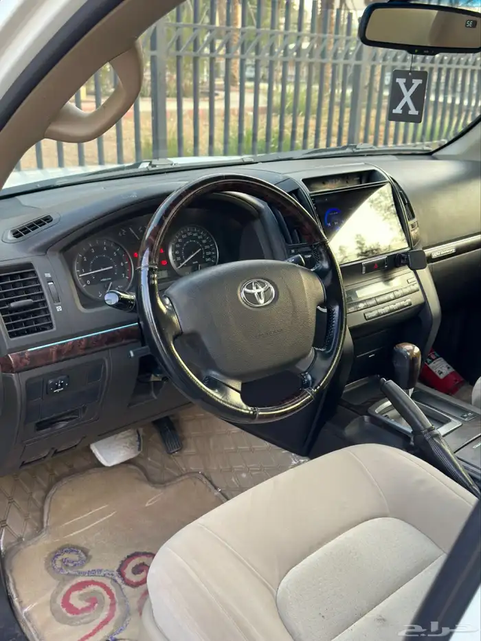 جيب لاند كروزر 2011 16