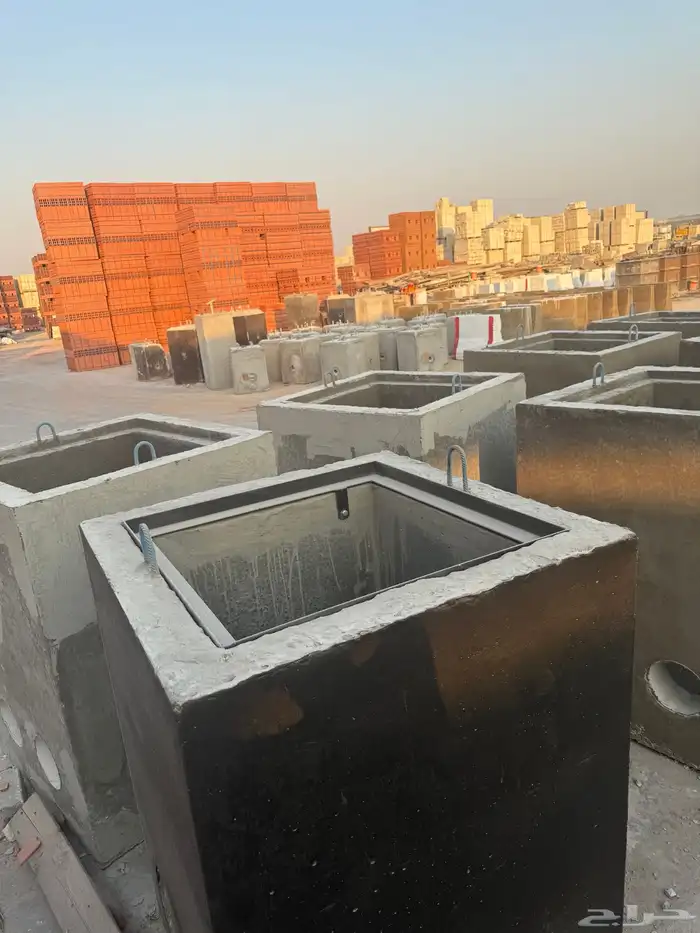 حواجز خرسانية مناهيل 28