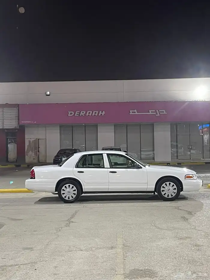 للبيع فورد بوليسي 2010 عداد قليل نظيف جدا 6