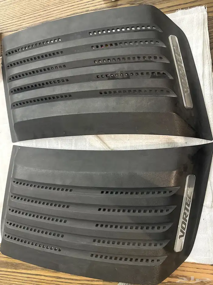 غطاء كبوت سلفرادو 2500 hd ملاحظة  يوجد كسر في احد الكلبسات 1