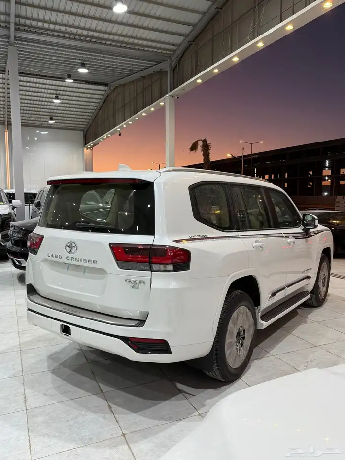 لاندكروزر L4 بريمي 2025 تنفس طبيعي أبواب شفط كاش وبنوك 4