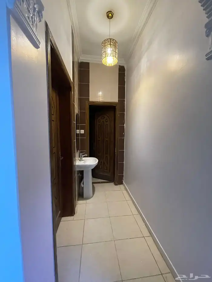 شقه للايجار حي القادسيه 2 دور ثاني 0