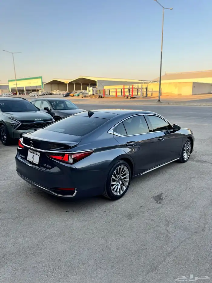 للبيع لكزس DD ES250 - 2023 فل كامل بحالة الوكاله 3