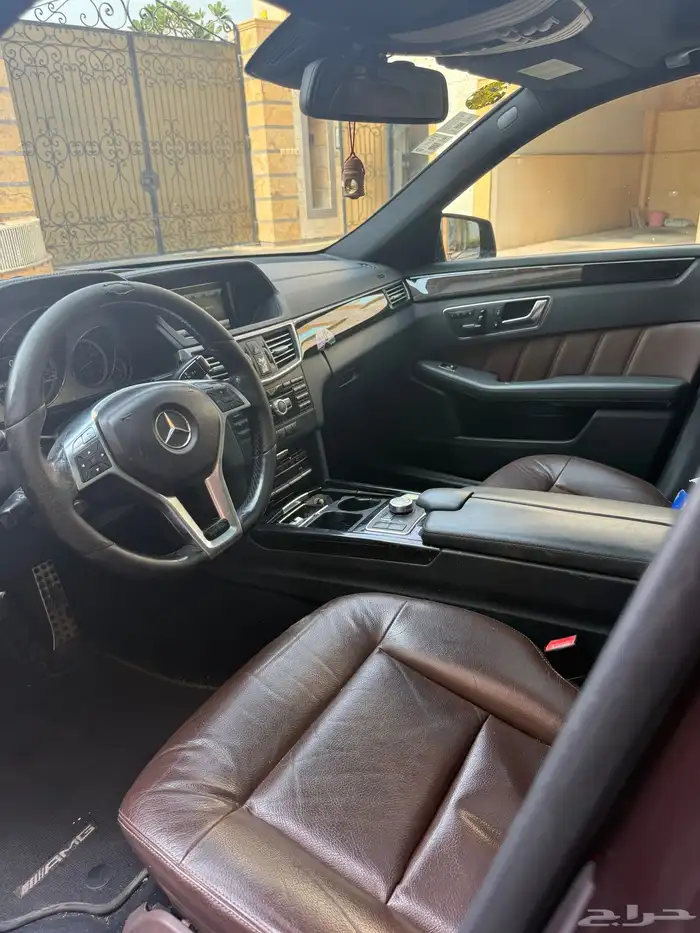 مرسيدس E300 يوجد صدمه بالخلف وتم إصلاحها 1