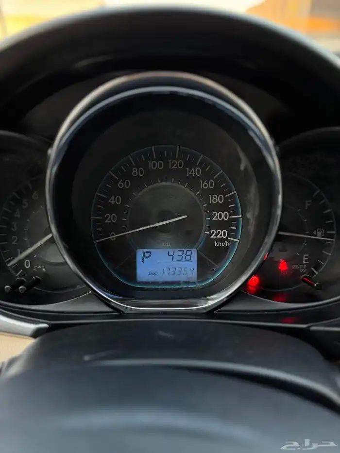 للبيع تويوتا يارس 2015 - ستاندر 9