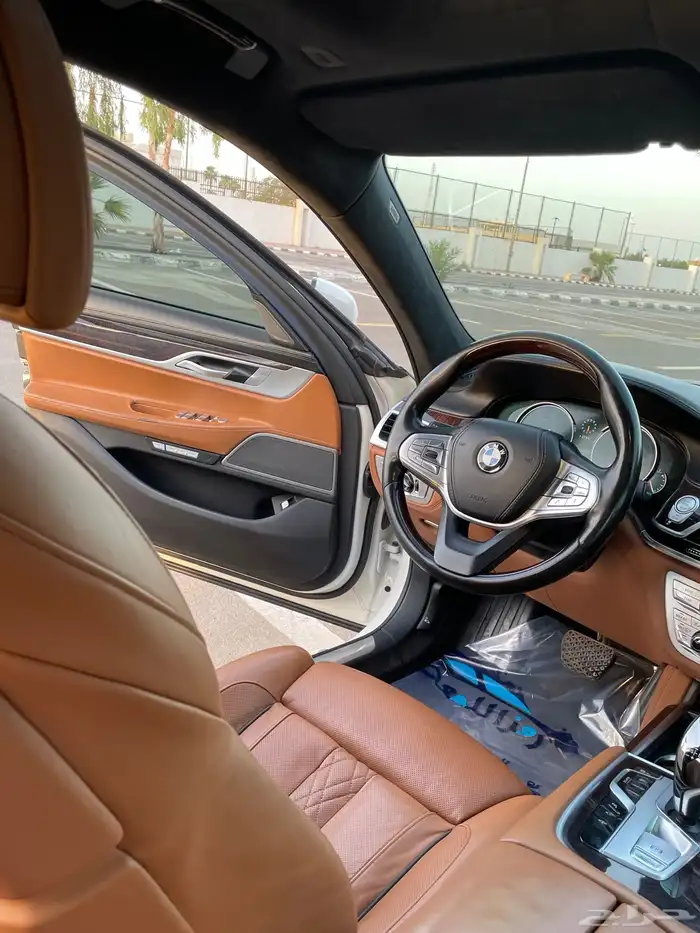 بي ام دبليو2017 فل كامل اعلى مواصفات740الموقع بريده 43