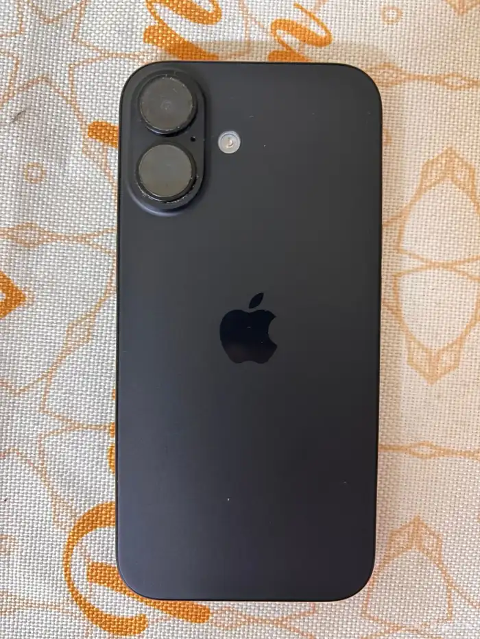 آيفون 16 العادي 0