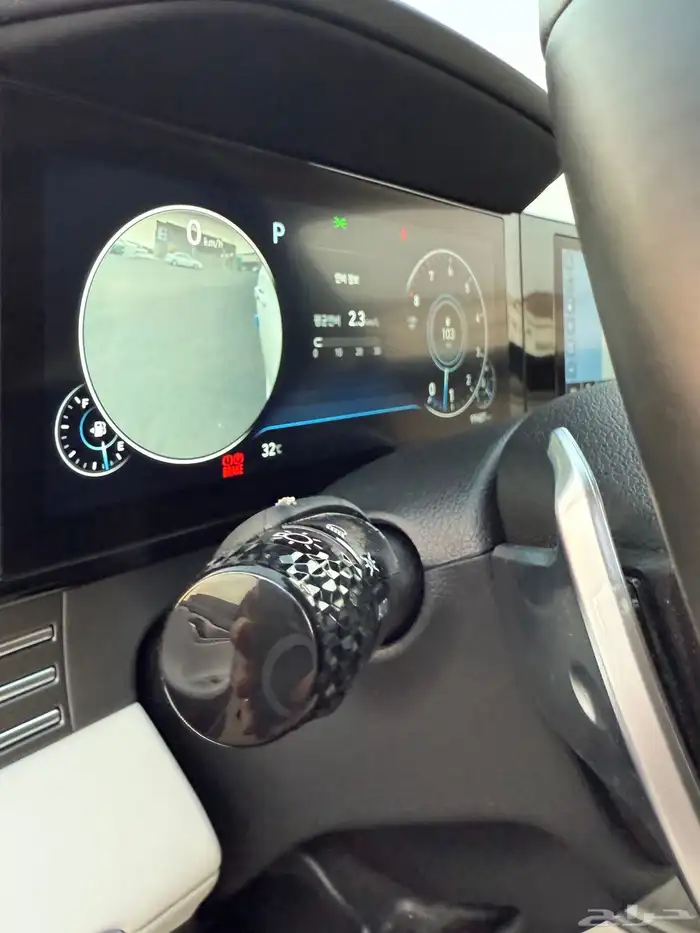 ازيرا 2022 ديجتال من الداخل ابيض بحالة الوكاله للبيع 18