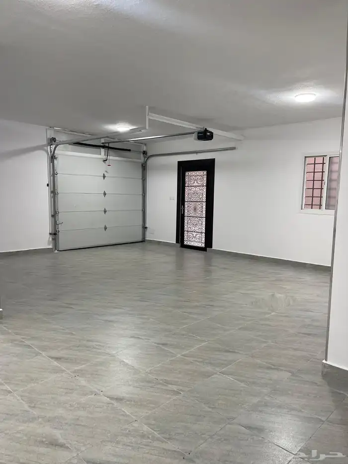 مستو د ع للا يجا ر مسا حة 210 2