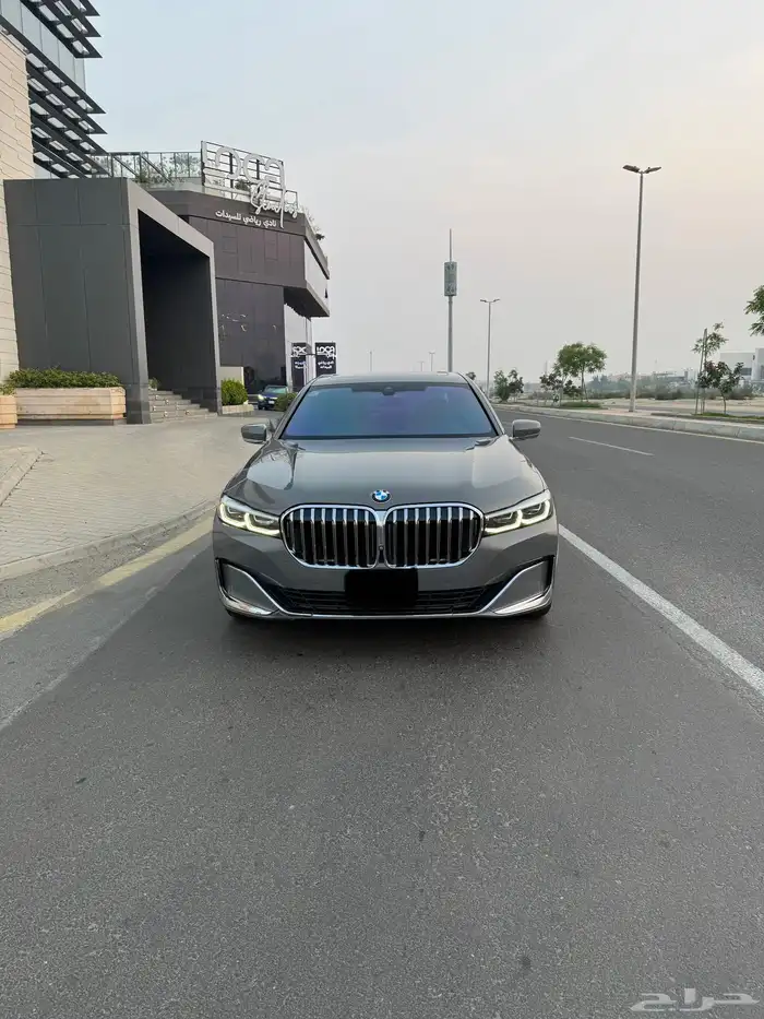 بي ام دبليو 2022 LI730 0