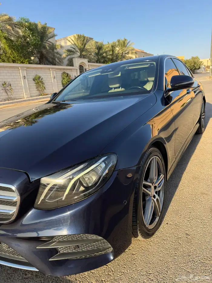 للبيع مرسيدس E300 موديل 2017 كحلي 3