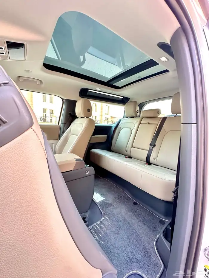 لاند روفر ديفندر 2023 9