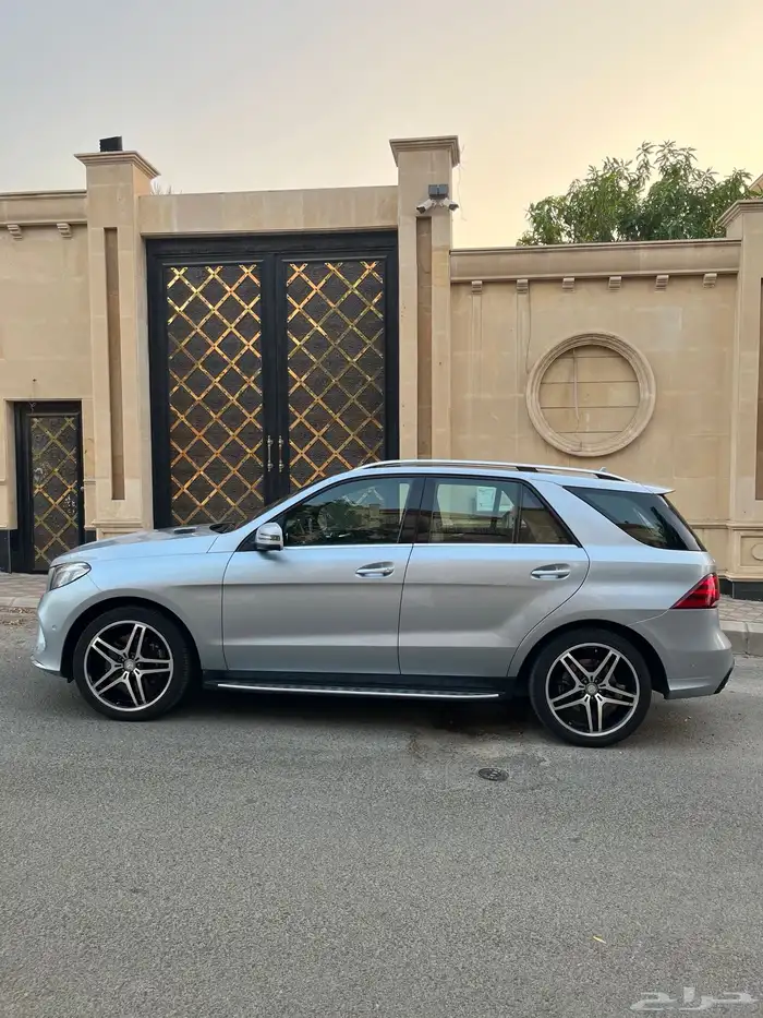 مرسيدس بنز GLE ممشى قليل ونظيف جدا 1