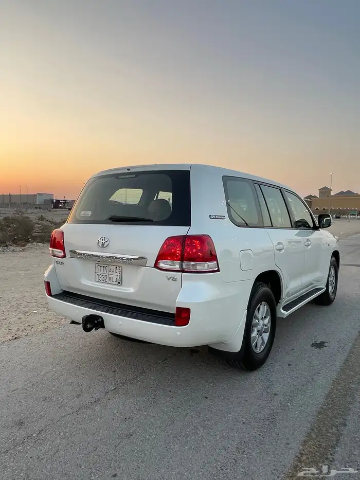 جيب لاندكروزر 6