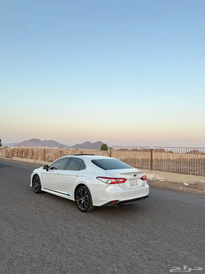 تويوتا كامري 2020 GLE هايبرد نظيفه جدا 8