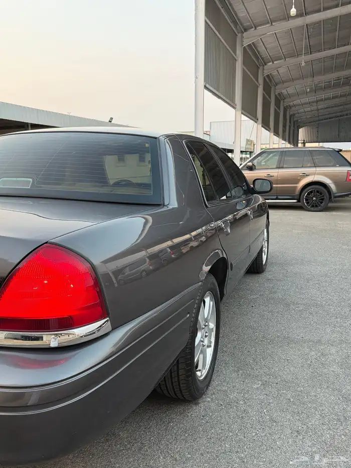 للبيع فورد فكتوريا 2010 شرط 9