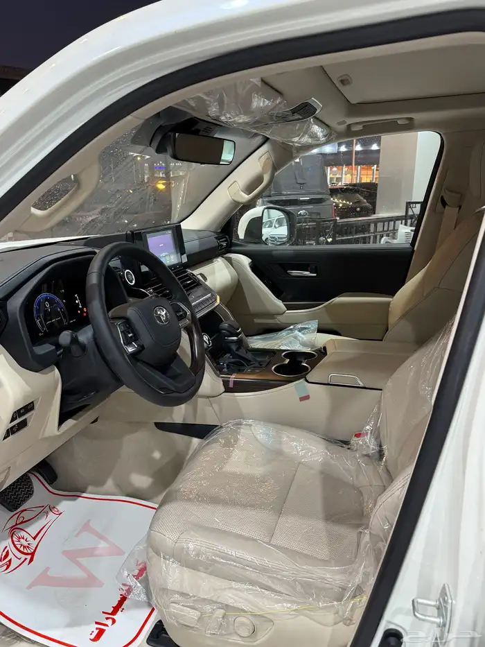 لاندكروزر L4 بريمي 2025 تنفس طبيعي أبواب شفط كاش وبنوك 6