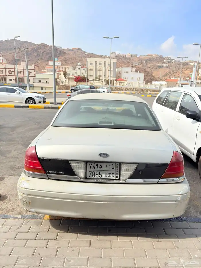 فورد كراون فكتوريا 2003 9