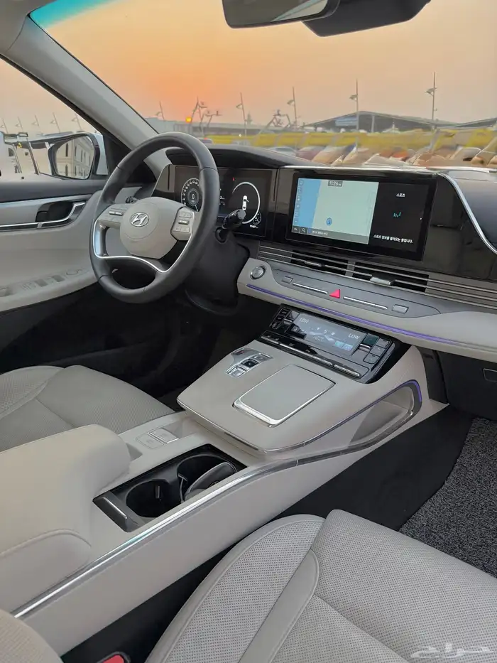 ازيرا 2022 ديجتال من الداخل ابيض بحالة الوكاله للبيع 11