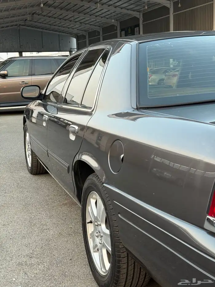 للبيع فورد فكتوريا 2010 شرط 5