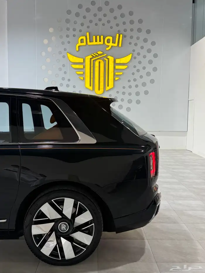 جيب رولز كولينان للايجار 2