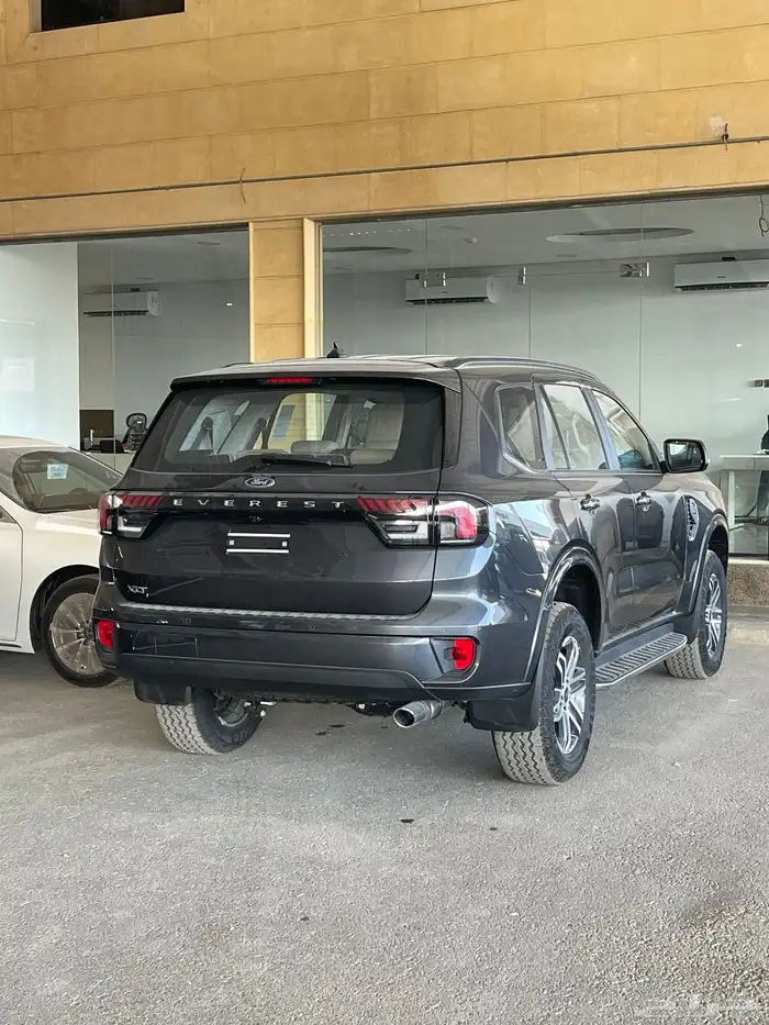 فورد ايفريست XLT نص فل بنزين 2025 متوفر لدى الحسن 2